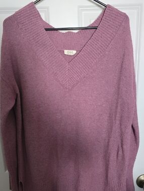 a.n.a Mauve V-Neck Pullover Sweater